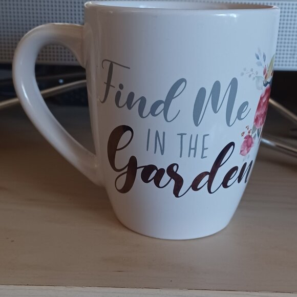 Marketplace Brand Mug Find Me In The Garden Roses Floral Gardening Gift New - Picture 3 of 6